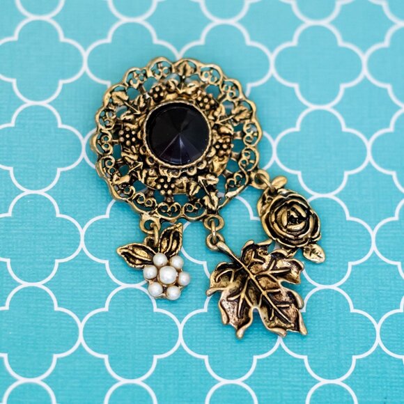 Vintage Black Center Gem Gold Tone Elven Leaves Floral Brooch - R38 - Picture 1 of 2